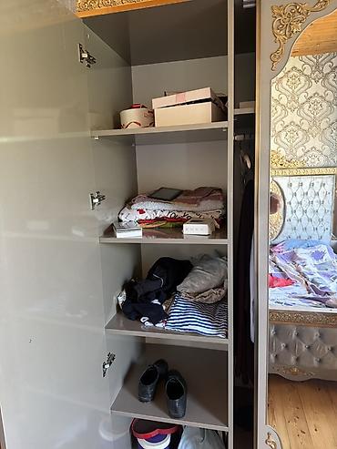 Mebel: Üç qapılı geyim dolabı Təsvir: - Klassik-neo barok üslubunda