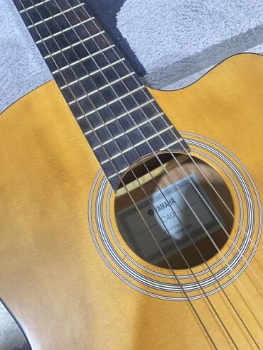 Народные музыкальные инструменты: Классическая гитара, Yamaha