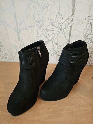 Босоножки, сандалии, шлепанцы: Босоножки, 37.5, Б/у, Самовывоз — 3