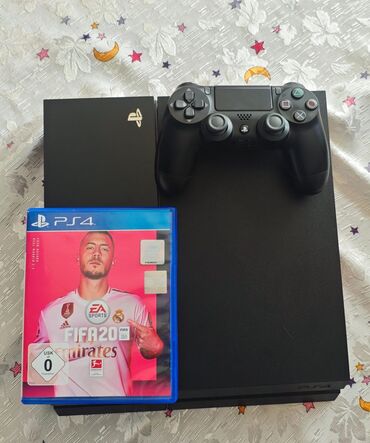 daşın qiyməti 2020: Sony PS4 500 GB 1pultu var və 1 disk fifa 20 . Cox az işlənilib