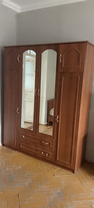 qedim eşyalar: Açılan, 4 qapılı Düz dolab, Qarderob, paltar dolabı