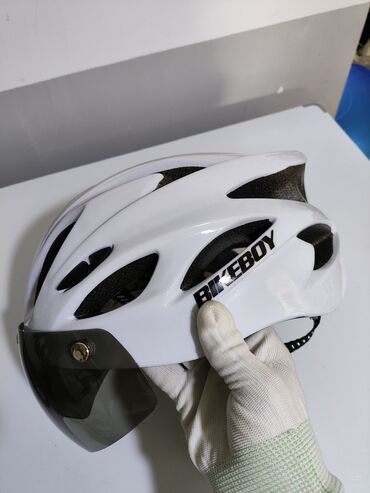 шлем вело: Супер цена! Акция! Шлем (каска) новый для мото велика и т д Размер