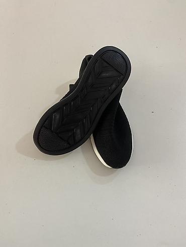 Kişi ayaqqabıları: Qara slip-on idman ayaqqabıları - Üst hissə: nəfəsalan toxunma parça — 2