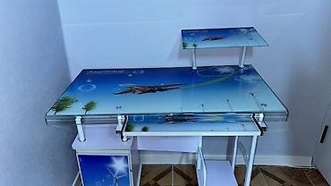 полочка: Компьютерный стол со стеклянной столешницей и ярким принтом (самолёт — 5