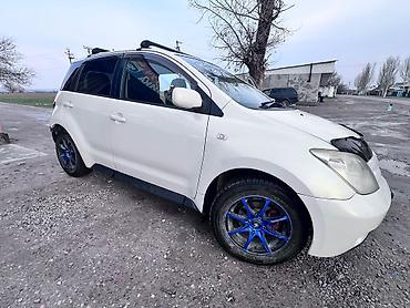 Другие автомобили: Компактный городской кроссовер (5 дверей, 5 мест), белый цвет. Кузов — 1