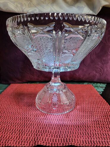 Ostalo posuđe: Bombonijera nova,rucni rad,kristal,led kristal Zajecar 70te — 2