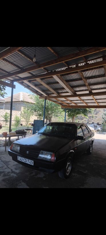 Yağlar və avtokimyəvi maddələr: Model: VAZ 21099 (Lada Samara) Kuzov: sedan, 4 qapı Rəng: qara/qəhvəyi