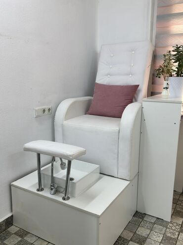 принтеры 3 в 1: Продаётся педикюрное кресло вместе с подиумом и раковиной б/у
