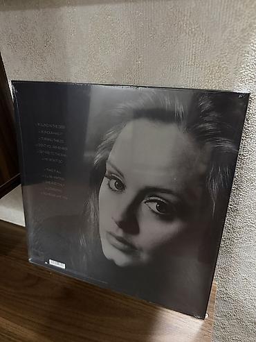 12 lik: Məhsul: Adele – “21” vinil albomu Xüsusiyyətlər: - Format: 12" vinil — 2