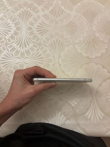 Apple iPhone: IPhone 8, 256 GB, Ağ, Barmaq izi — 4