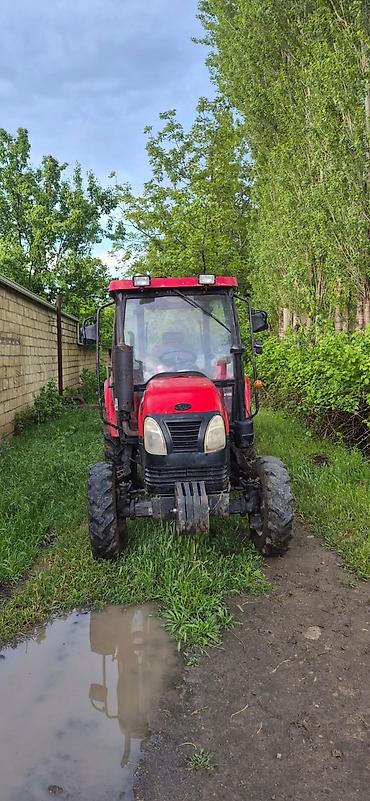 disk ve tekerler type 1: Kompakt 4x4 traktor – qapalı kabinli, ön işıq proyektorları və — 1