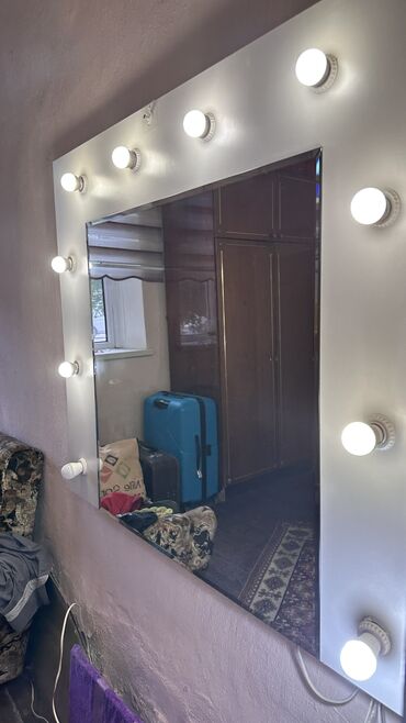 тумба с зеркалой: Продаю зеркало 🪞 с лампами состояние отличноесвязи с переездом