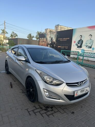 хендай аванта 2011: Hyundai аванте серебристого цвета. Оснащена ветровиками и черными