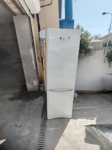 Soyuducular: 2 qapılı Indesit Soyuducu Satılır, rəng - Ağ