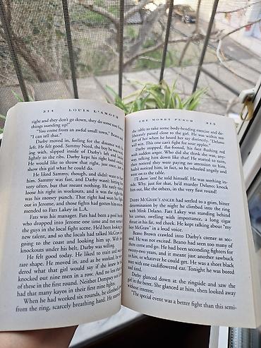 Kitablar və jurnallar: Книга на английском языке, крупный шрифт, собрание коротких историй — 2