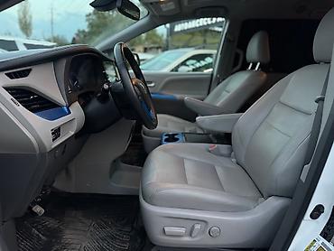 alba: Toyota Sienna: 2018 г., Автомат, Бензин — 3