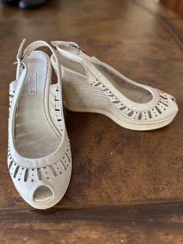 Женская обувь: Туфли 37, цвет - Белый