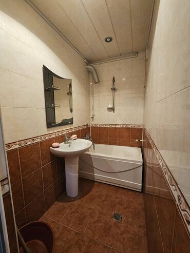 Uzunmüddətli kirayə mənzillər: Azadlıq metrosuna əyaqla 2 dəqiqə məsafədə 9 mərtəbəli binanın 3-cü — 9