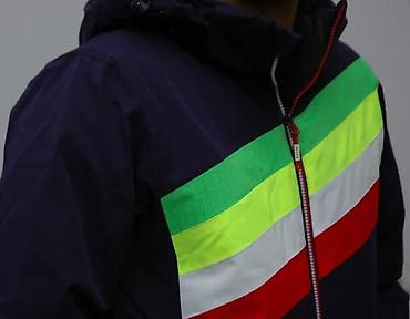 tnf prsluk: Muška ski/zim­ska jakna tamnoplave boje sa šarenim prugama preko grudi — 5