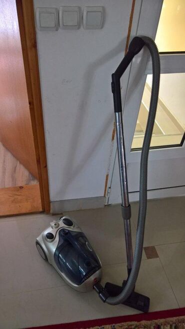 Usisivači i paročistači: Progress PC 7180 usisivac sa Hepa filterom, Neispravan ID Oglasa — 2