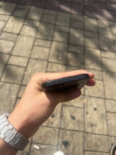 iphone телефон бу: IPhone 15, Б/у, 128 ГБ, Черный, Чехол, Защитное стекло, 87 %