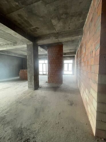 Yeni tikili: Yaşıl Bazarın yaxınlığında, 12 mərtəbəli binanın 8-ci mərtəbəsində 4 — 6