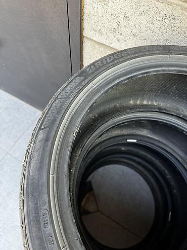 44 2: Комплект шин Bridgestone 235/40 R19 92V M+S пара хорошая, пара слабая — 3