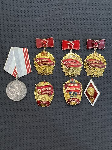 Значки, ордена и медали: Набор значков 1400 сом