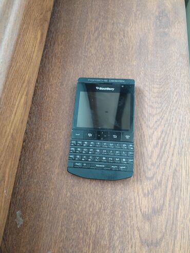 telefon blackberry: Blackberry Porsche Design P9981, 4 GB, rəng - Qara, Düyməli