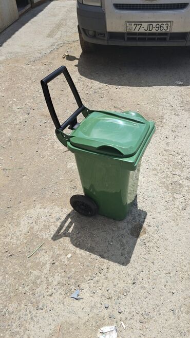 Tullantı qabları: Məişət Tullantı qutuları. 20 lt den 1100 lt qeder movcuddur. Plastik — 3