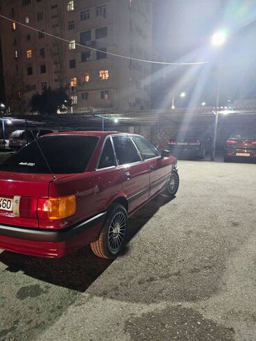 avtomobil qaldirici qurgu: Audi 80: 1.8 l | 1987 il Sedan