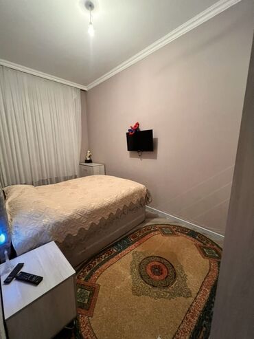 Uzunmüddətli kirayə mənzillər: 4 otag - Zal: Geniş və işıqlı otaq, kristal lüstrlü asma tavan — 6