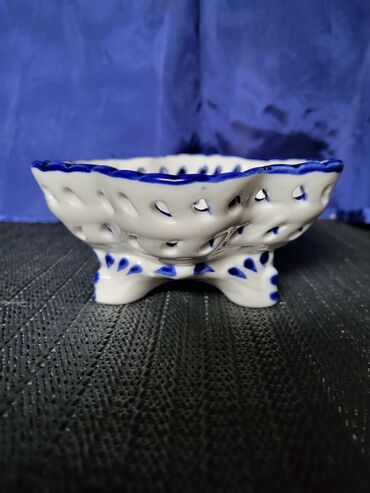 Ostalo posuđe: Porcelanska nova,vintaz,manja bombonijere. Cinija,bombonijera sa — 2