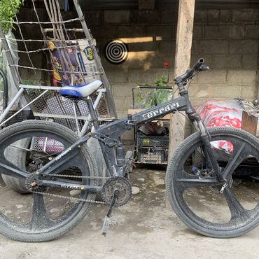 Велосипеды: Велосипеды Продаются Черный скоростной 2800 черный урал 2000 синий
