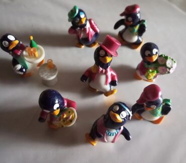 Oyuncaqlar: 1995 çi ilə aid qədimi kinder puzzle oyuncaqlar.Yeddi ədəddir.İdeal — 14