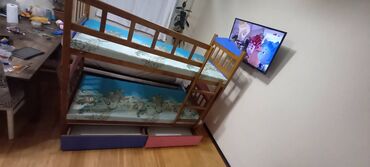 евро кровать: Uşaqlar üçün iki mərtəbə kravat satılır. Materialı taxtadır. Mavi