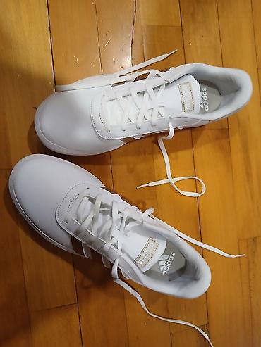 Кроссовки и спортивная обувь: Adidas kişi və qadın idman ayaqqabısı originaldı yenidi vyetnam — 1