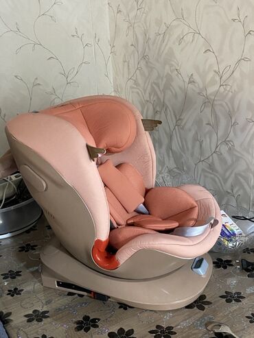 автокресла для новорожденных: Автокресло, цвет - Розовый, Б/у
