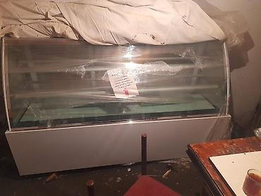 Soyuducu avadanlığı: Vitrin soyuducu yenidi istifade olunmyb. Satılır 600₼. Ünvan Nizami — 1