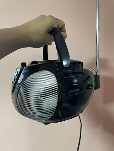 Zvučnici i stereo sistemi: Radio radi antena ne moze skroz da se izvuce ali odlicno radi radio — 9