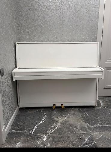 dj controller az: Ağ rəngli akustik up-right piano Xüsusiyyətlər: - 88 klavişli tam — 2