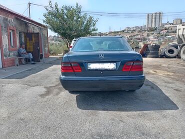 mercedes vario: Mercedes-Benz 230: 2.3 l | 1995 il Sedan