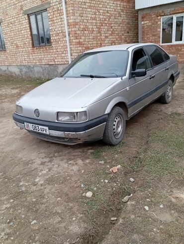 Volkswagen: Volkswagen Passat: 1990 г., 1.8 л, Механика, Бензин, Седан