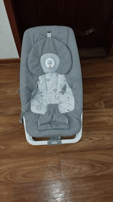 Детские шезлонги: Детский шезлонг кресло-качалка с вибрацией, работает с батареей, есть — 2