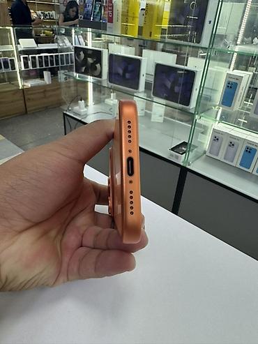 goggle pixel: IPhone 17 Pro, 256 ГБ, в оранжевом цвете корпуса. Смартфон с плоскими — 7