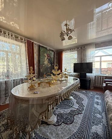 Продажа коттеджей и домов: Продаётся частный дом с двумя уровнями и просторным двором. Первая — 5