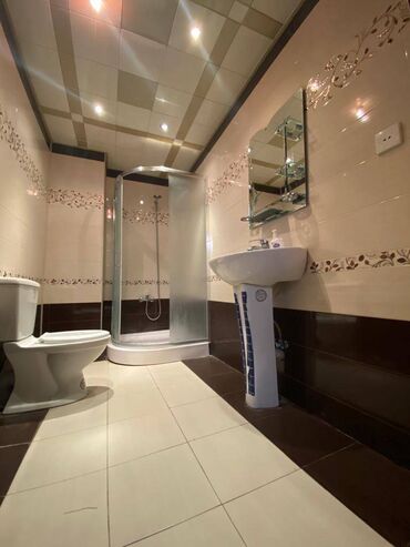 Uzunmüddətli kirayə mənzillər: Mənzil kirayə verilir. İnqilab, 3 otaq 138 kv 17.3 mərtəbə — 4