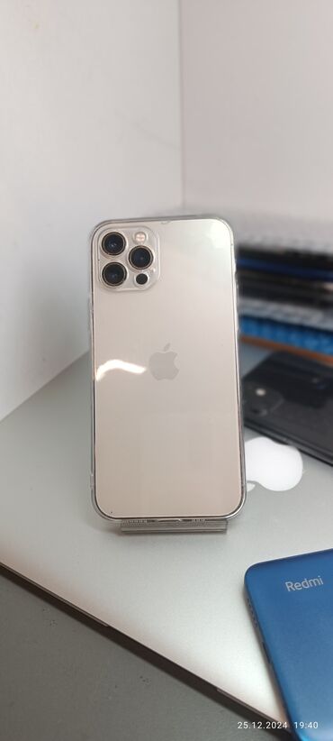 Apple iPhone: IPhone 12 Pro, Б/у, Зарядное устройство