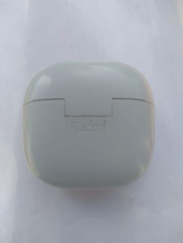 redmi airdots: Беспроводные наушники Redmi (TWS) с зарядным кейсом - Форм-фактор — 1