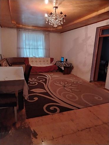 Həyət evləri və villalar: Satılır: 4 otaqlı həyət evi Xüsusiyyətlər: - Geniş zal: yemək masası — 3